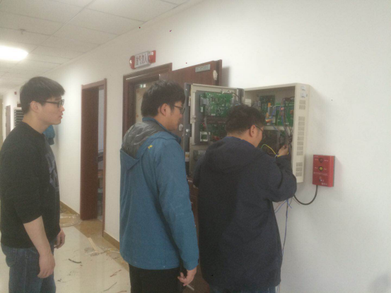 ����ĳ��˾�´�¥ͨ�ż���Ϣ����������Ŀ